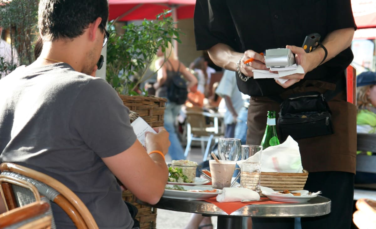 Kaartfooien in restaurant