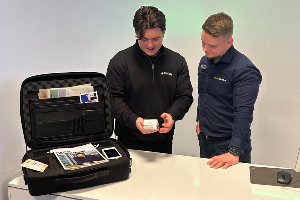 Installatie van een Flatpay-pinapparaat in een winkel